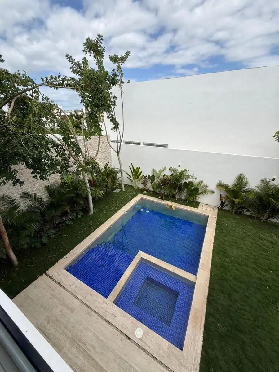 En Venta Casa Residencial con Alberca | el Origen, Xcanatún | — foto 2