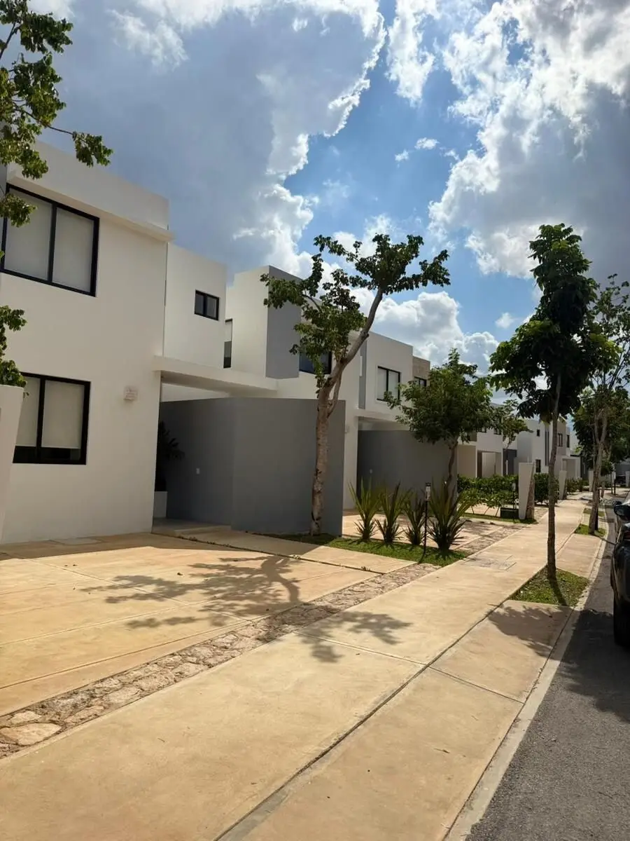 En Venta Casa con Amenidades en Caucel | Fovissste E Infonavit | — foto 5