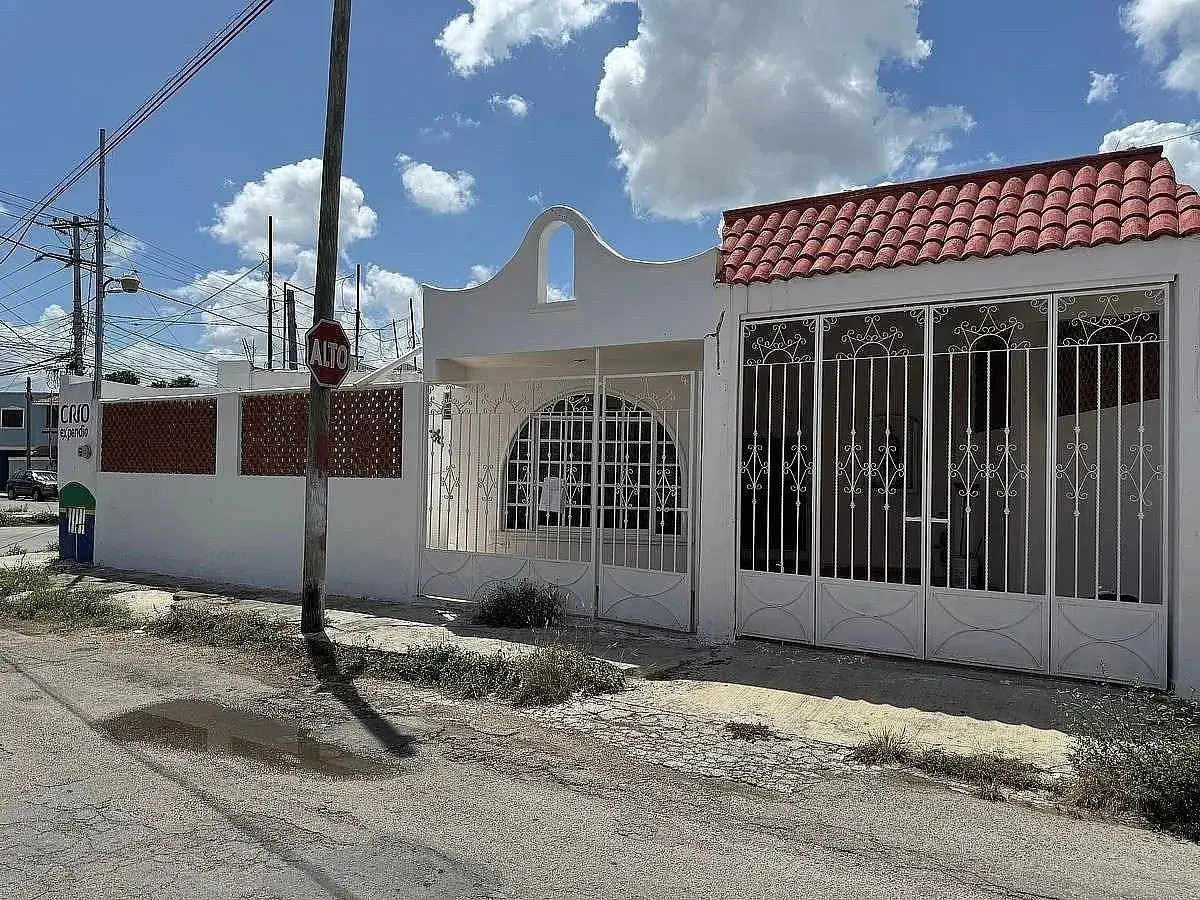 En Venta Casa en Esquina con Locales Comerciales en Mérida Zona Norte Brisas — foto 2