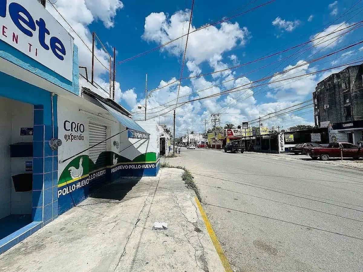En Venta Casa en Esquina con Locales Comerciales en Mérida Zona Norte Brisas — foto 4