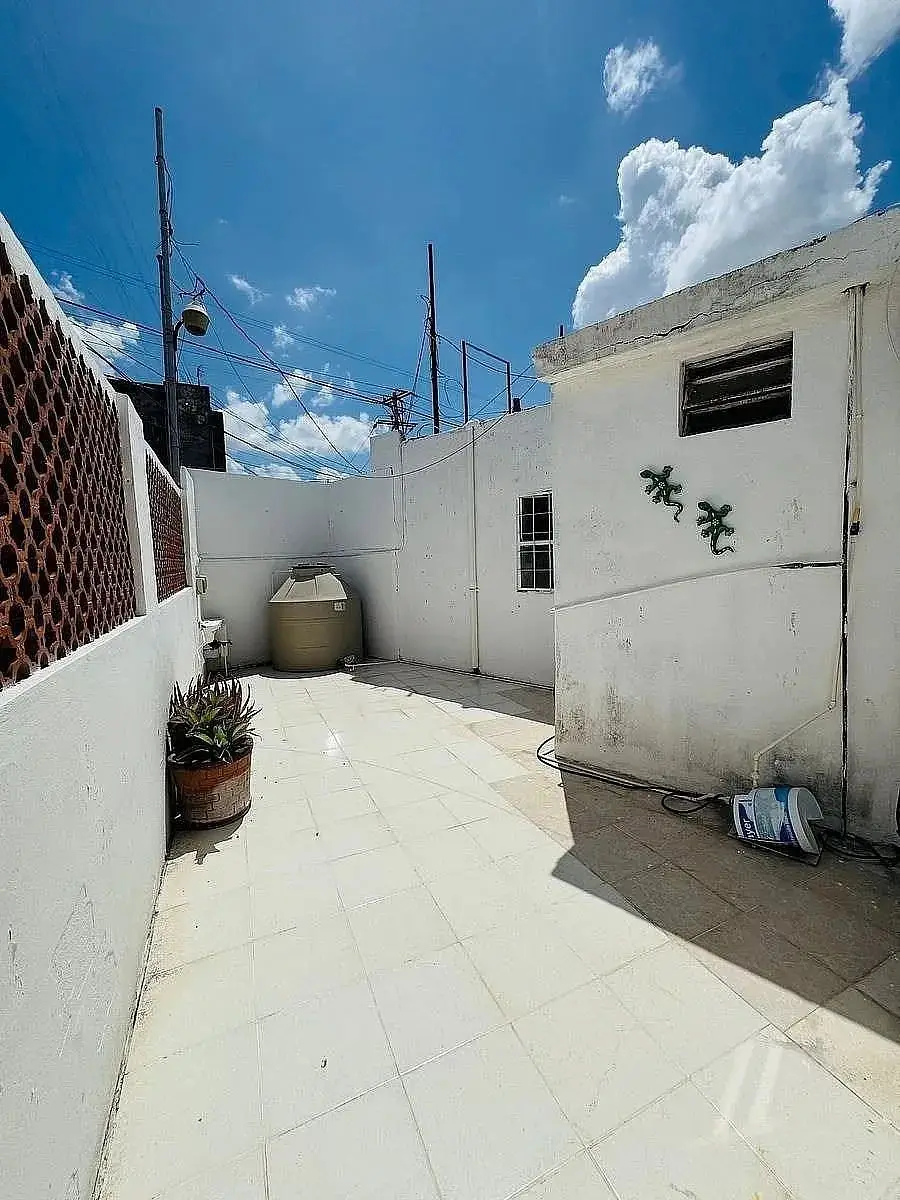 En Venta Casa en Esquina con Locales Comerciales en Mérida Zona Norte Brisas — foto 6