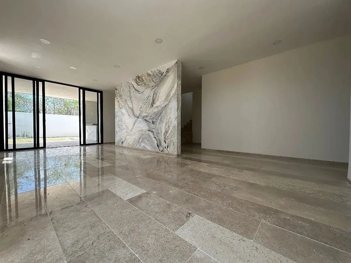 En Venta Casa de 4 Recámaras en Priv. Varena al Norte de Mérida — foto 2