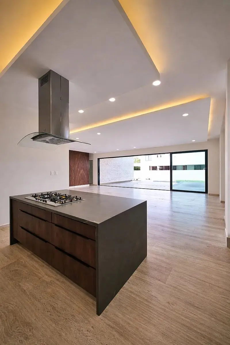 Casa en Venta en Privada Cortijo de Dos Plantas con Amplio Terreno y Alberca — foto 3