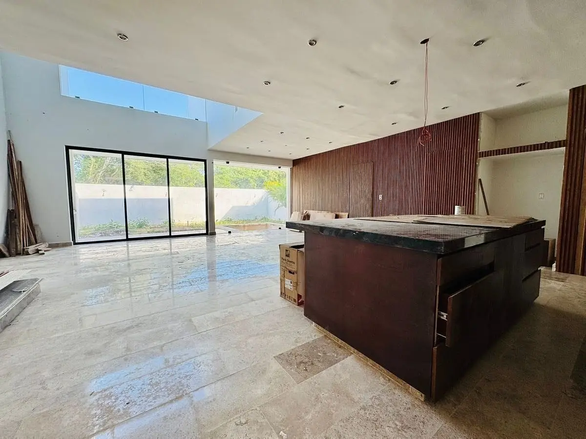 En Venta Casa de Diseño Doble Altura en Zona Paseos Country Merida Norte — foto 3