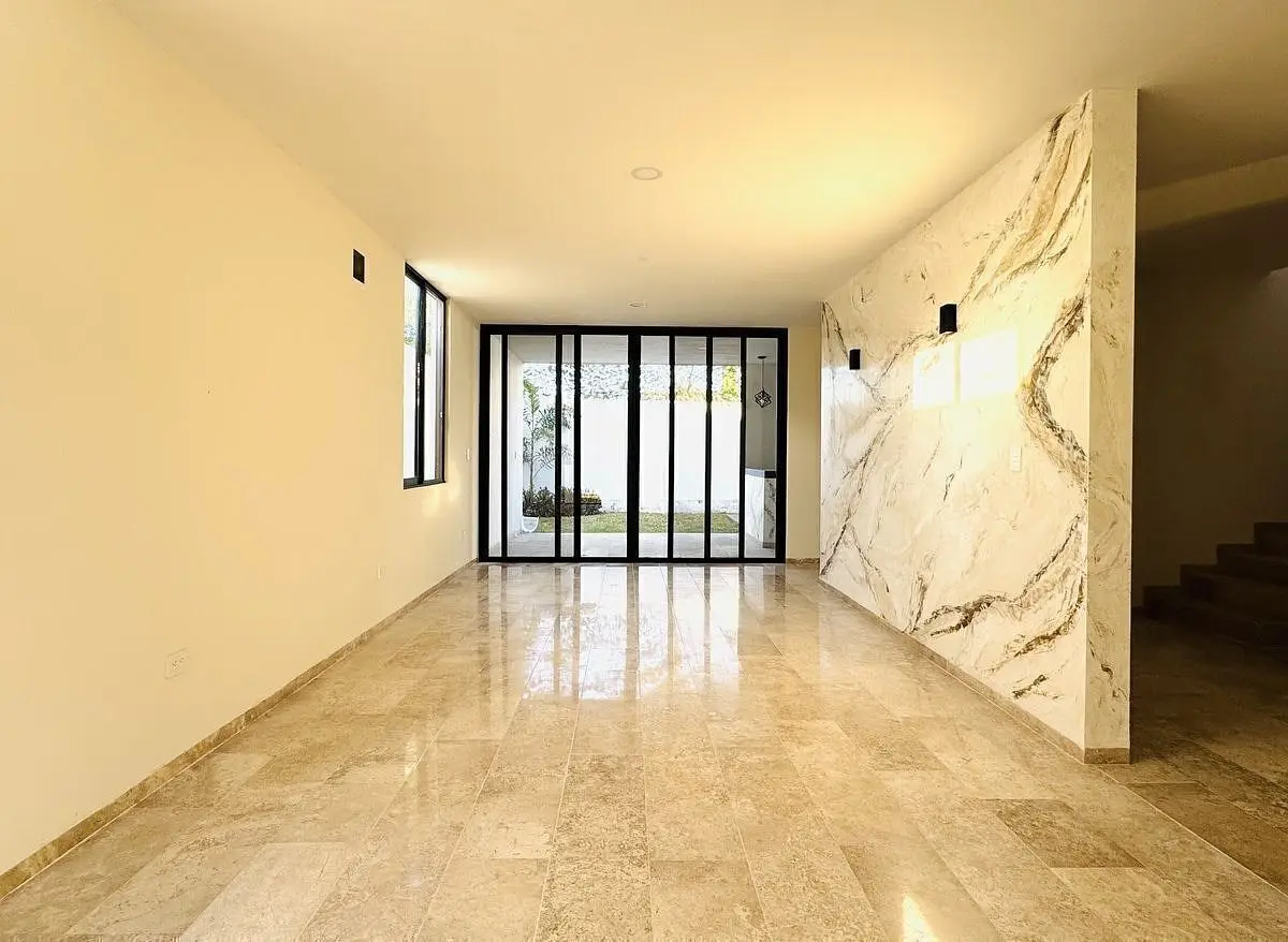 En Venta Casa de Diseño Amplio y Funcional en Privada Varena Mérida Paseo Norte — foto 4