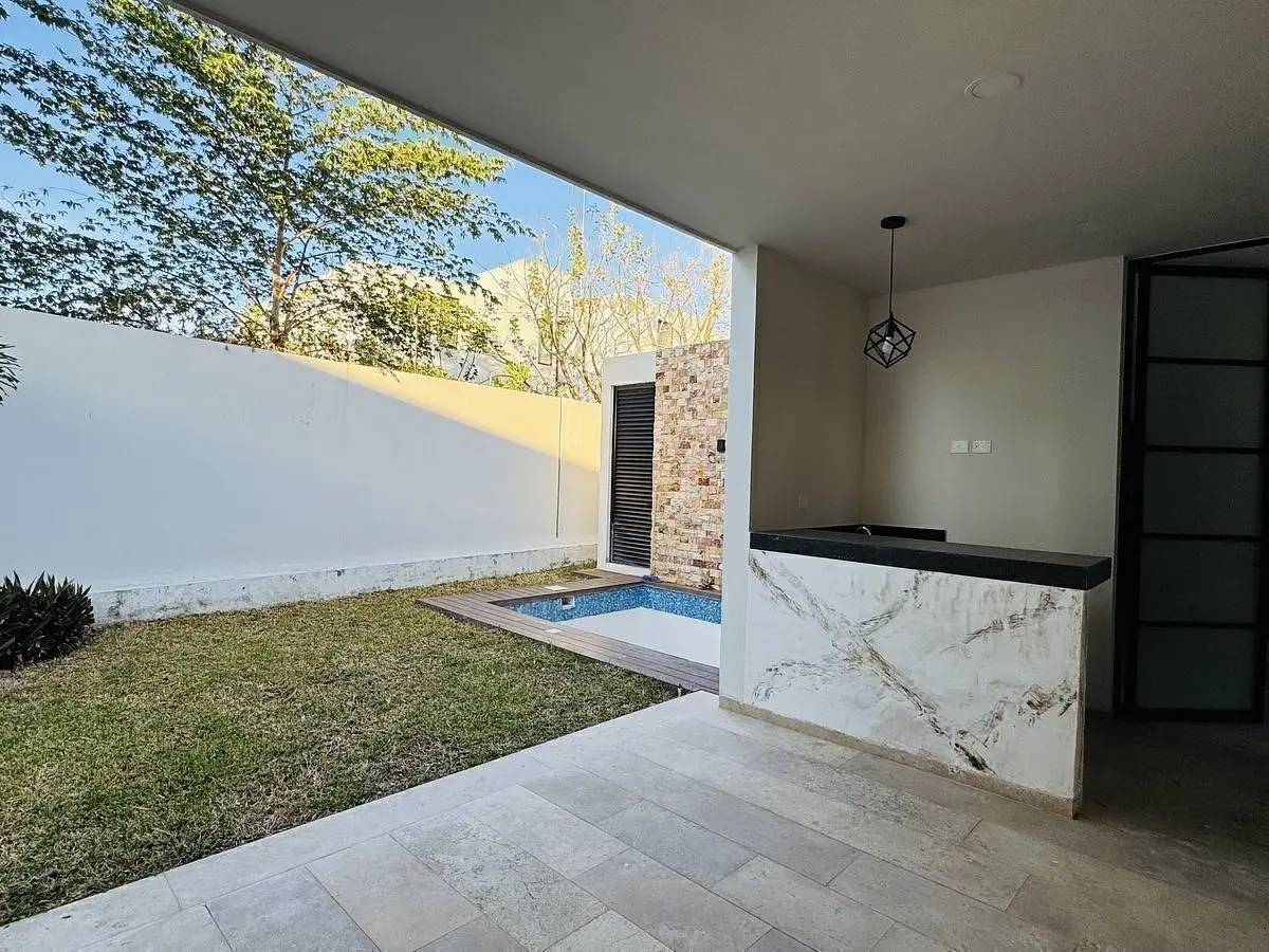 En Venta Casa de Diseño Amplio y Funcional en Privada Varena Mérida Paseo Norte — foto 6