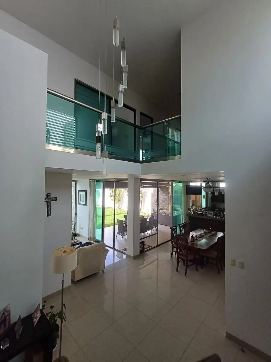 Casa en Venta de 3 Recámaras en Montebello — foto 2