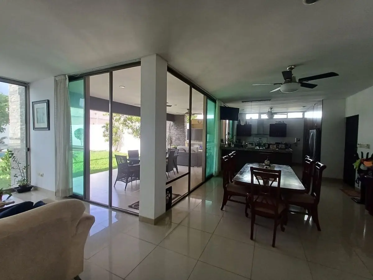Casa en Venta de 3 Recámaras en Montebello — foto 3