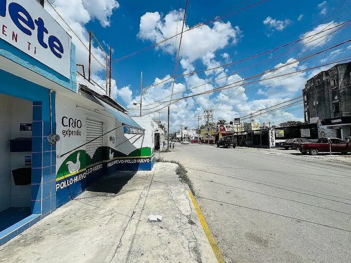 En Venta Casa en Esquina con Locales Comerciales en Mérida Zona Norte Brisas — foto 4