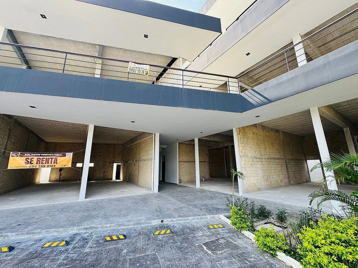 Amplio Local en Plaza Nubia Merida Conkal Se Vende en Precio Bajo — foto 3