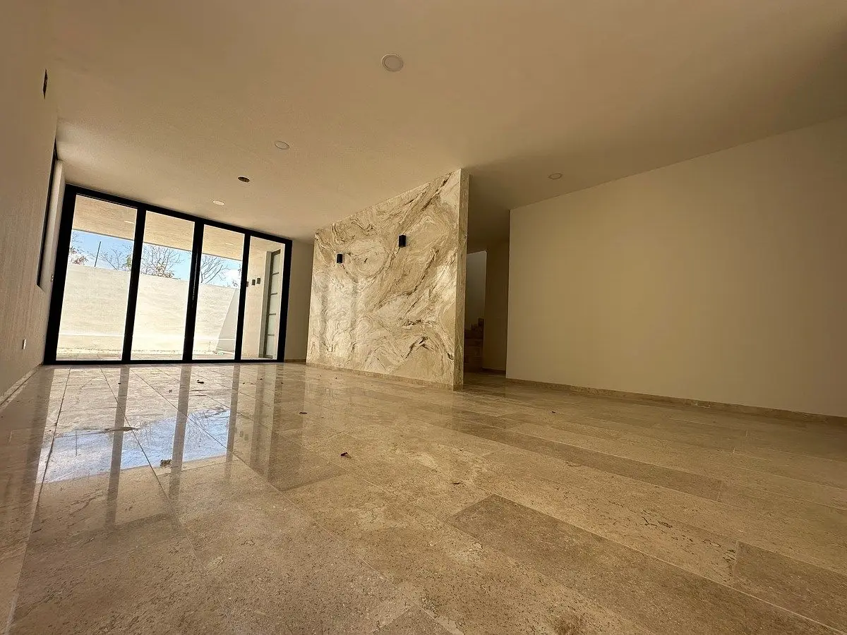 En Venta Casa de 4 Recámaras en Privada al Norte de Mérida | Tixcuytún — foto 2