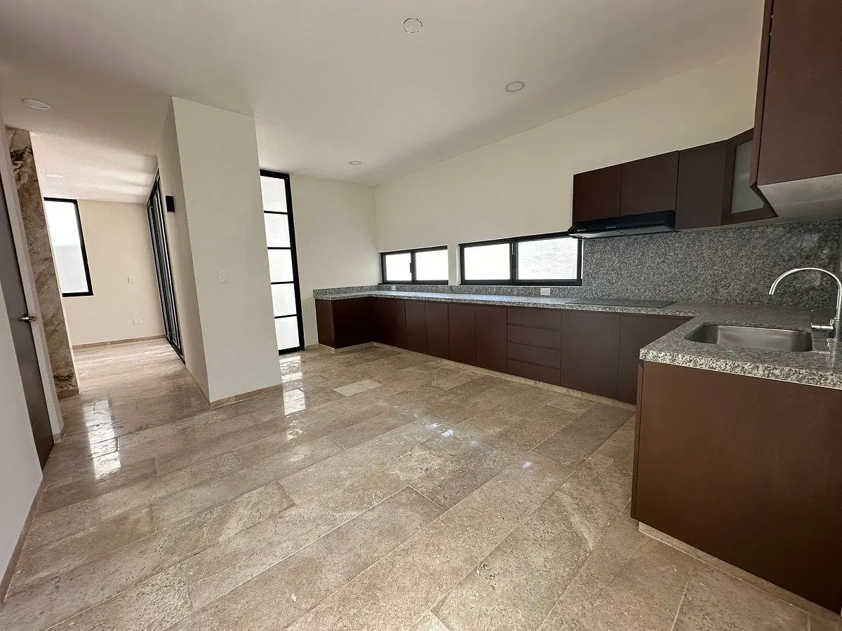 En Venta Casa de 4 Recámaras en Privada al Norte de Mérida | Tixcuytún — foto 3