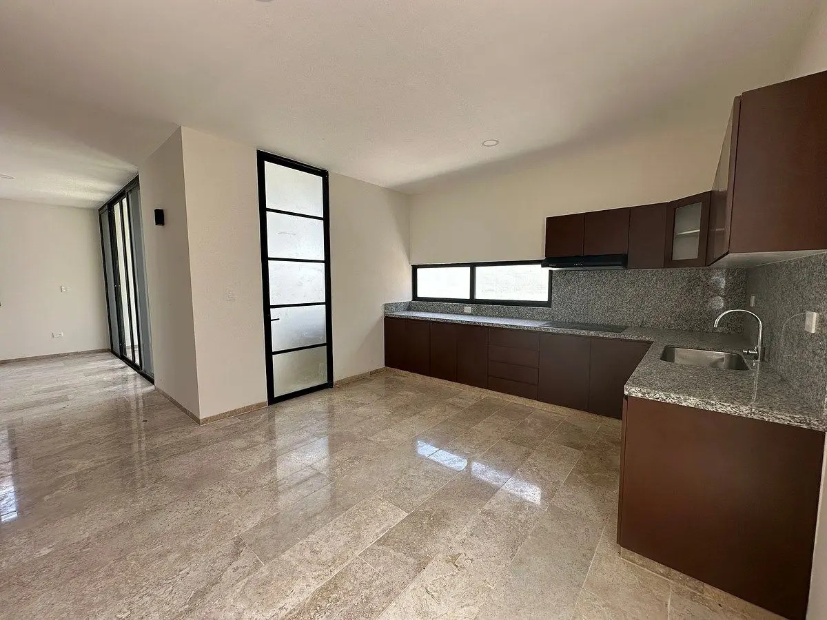 En Venta Casa de 4 Recámaras en Privada al Norte de Mérida | Tixcuytún — foto 5