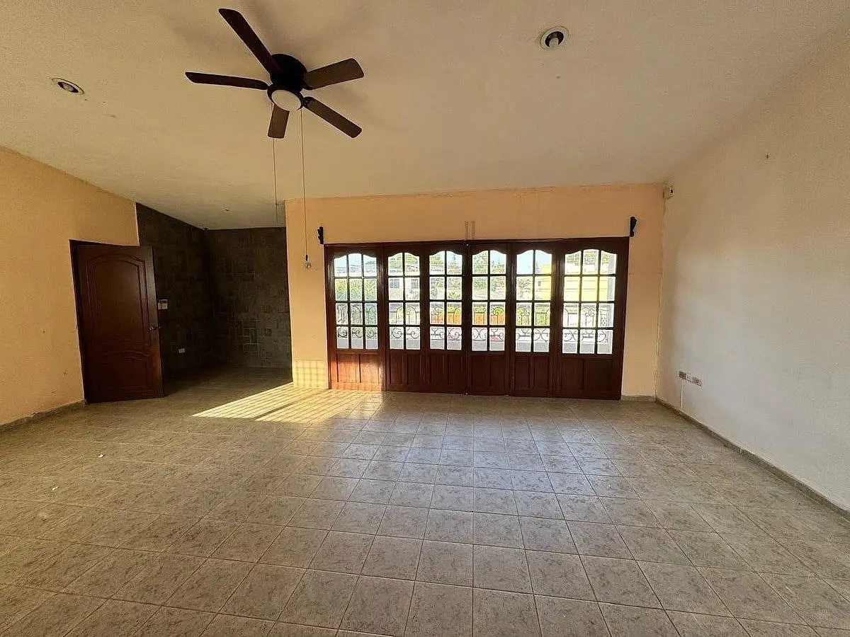 En Venta Casa con 4 Recámaras, Amplio Terreno y Piscina | Col. Juan B. Sosa — foto 3
