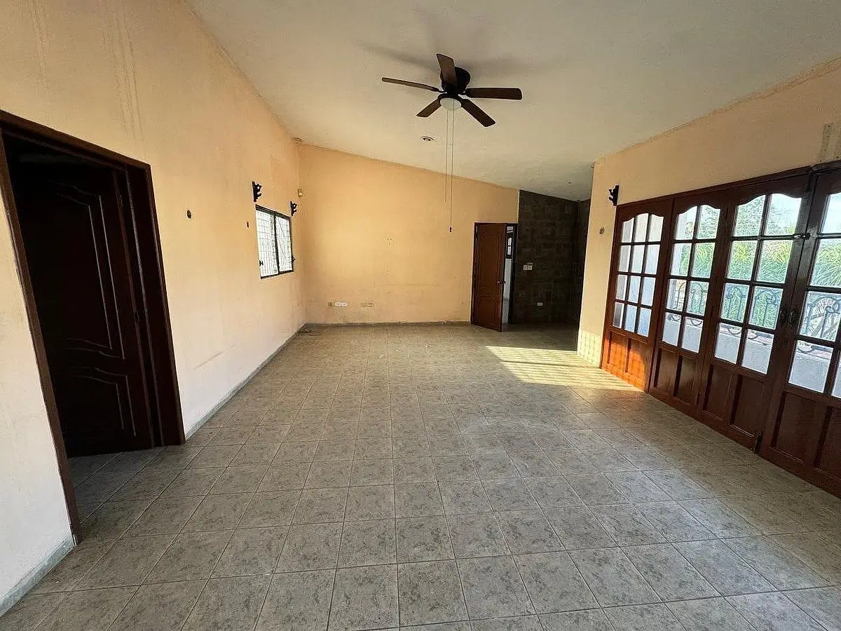 En Venta Casa con 4 Recámaras, Amplio Terreno y Piscina | Col. Juan B. Sosa — foto 4