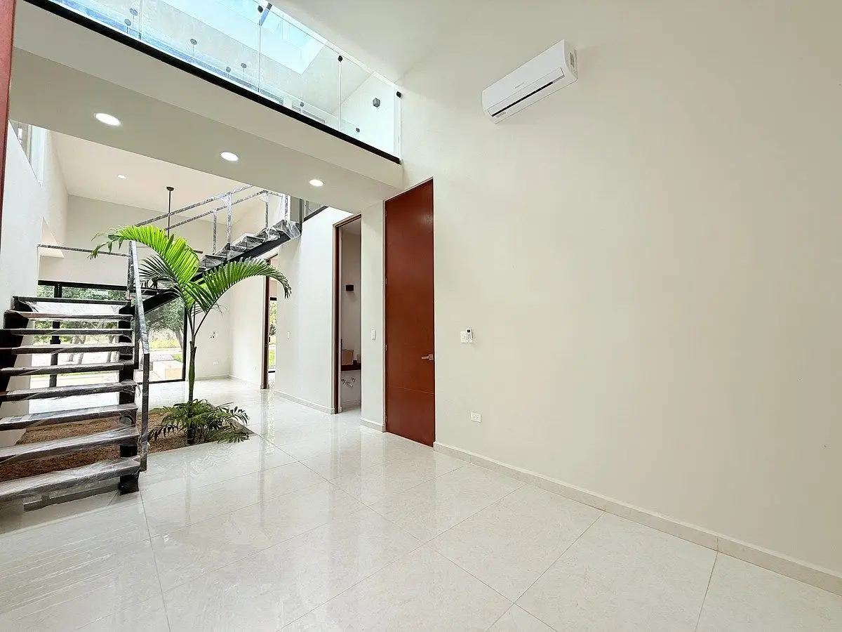 En Venta Casa de 4 Recámaras + Family Room Dentro de Privada Altozano — foto 2