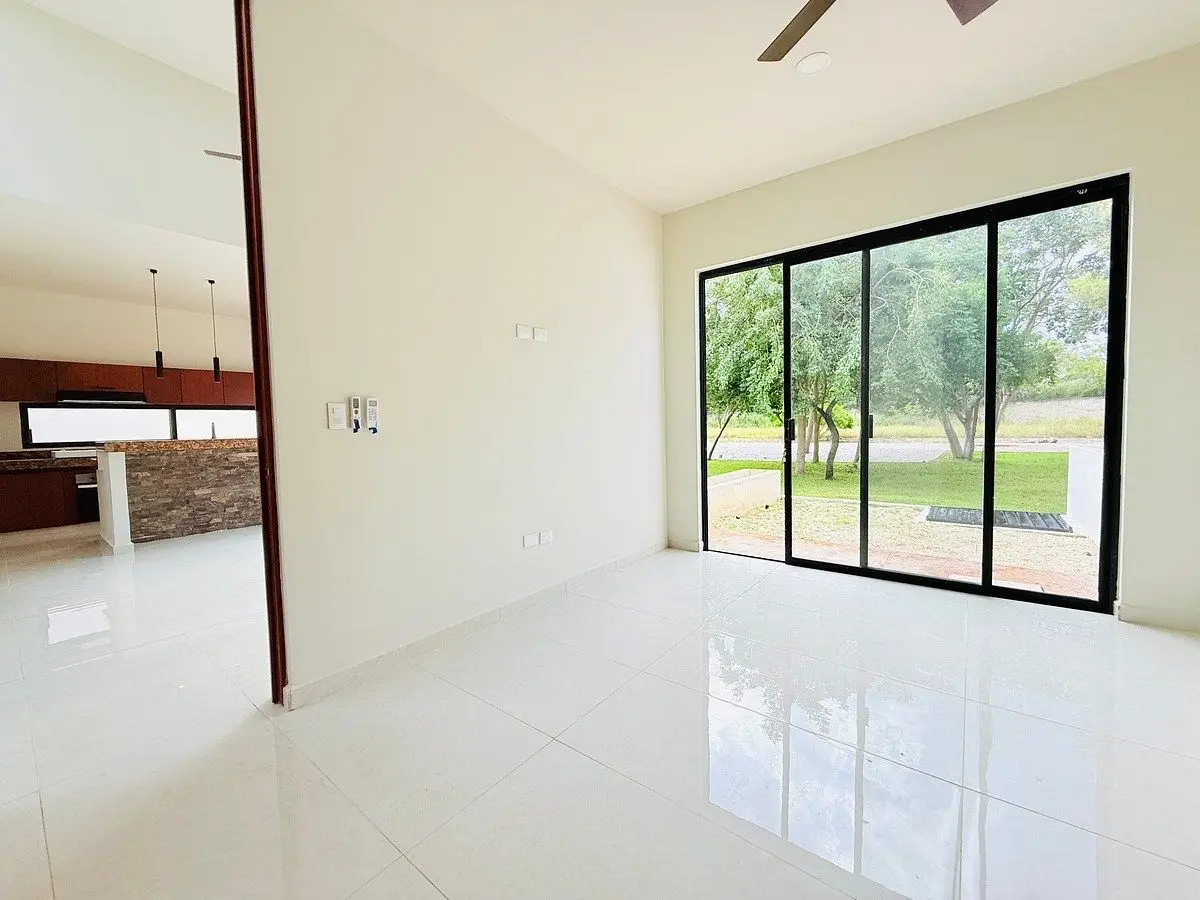 En Venta Casa de 4 Recámaras + Family Room Dentro de Privada Altozano — foto 3