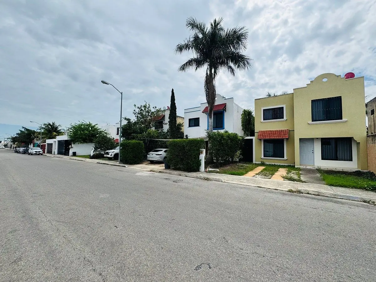 En Renta Casa en Gran Santa Fe Mérida, Sin Muebles, Cerca de la Avenida