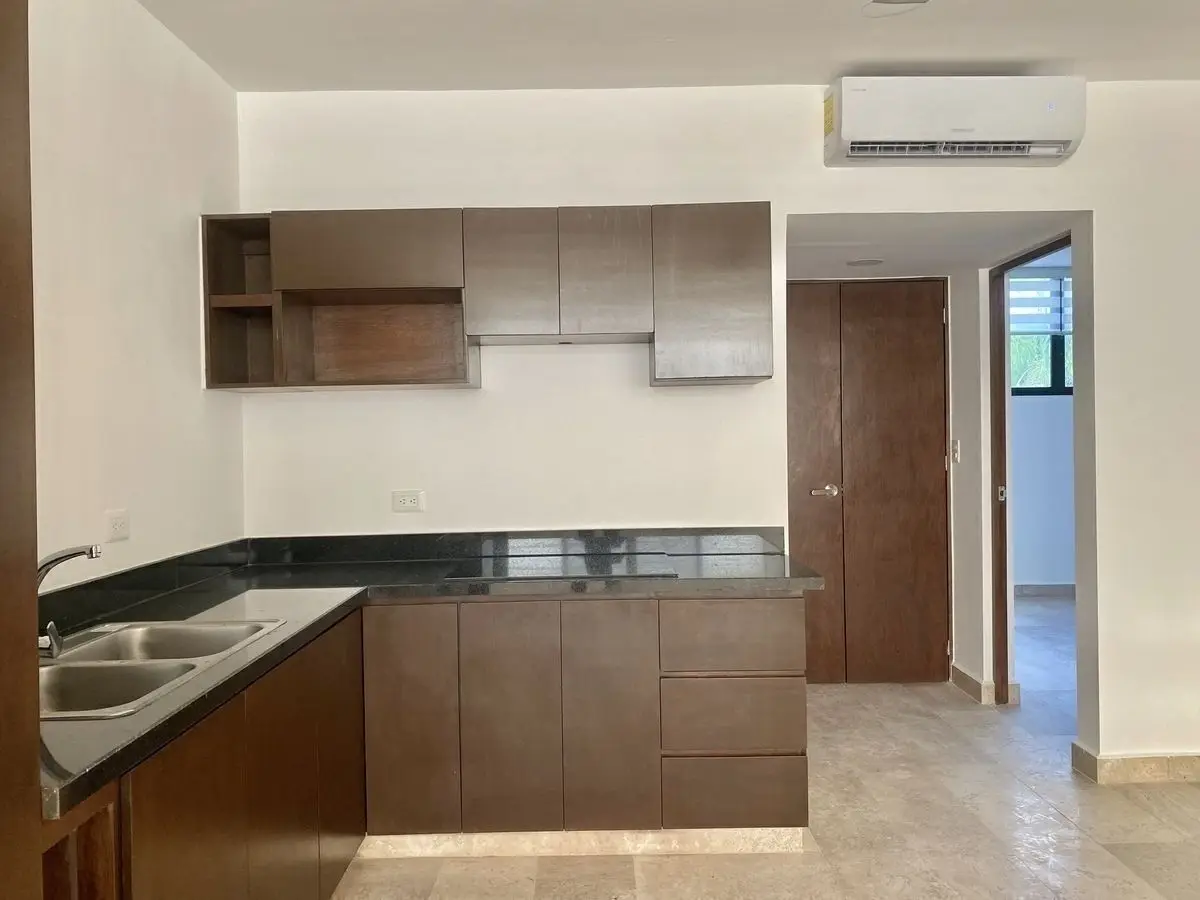 En Renta Amplio Departamento de 2 Hab Sin Muebles, en Mérida Temozon — foto 2