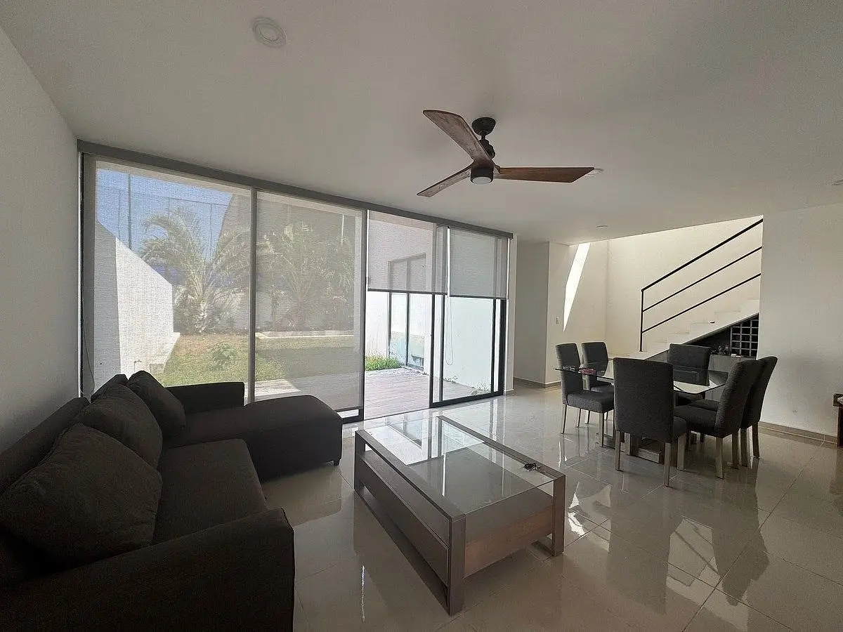 En Renta Bonita y Moderna Casa en Privada Amantea con Amenidades Mérida Cholul