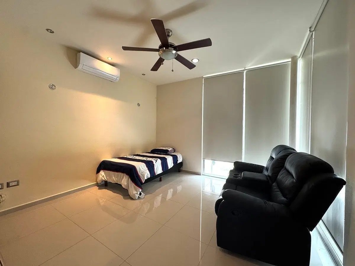 En Venta Casa en Privada Altabrisa Residencial en Mérida Norte — foto 2