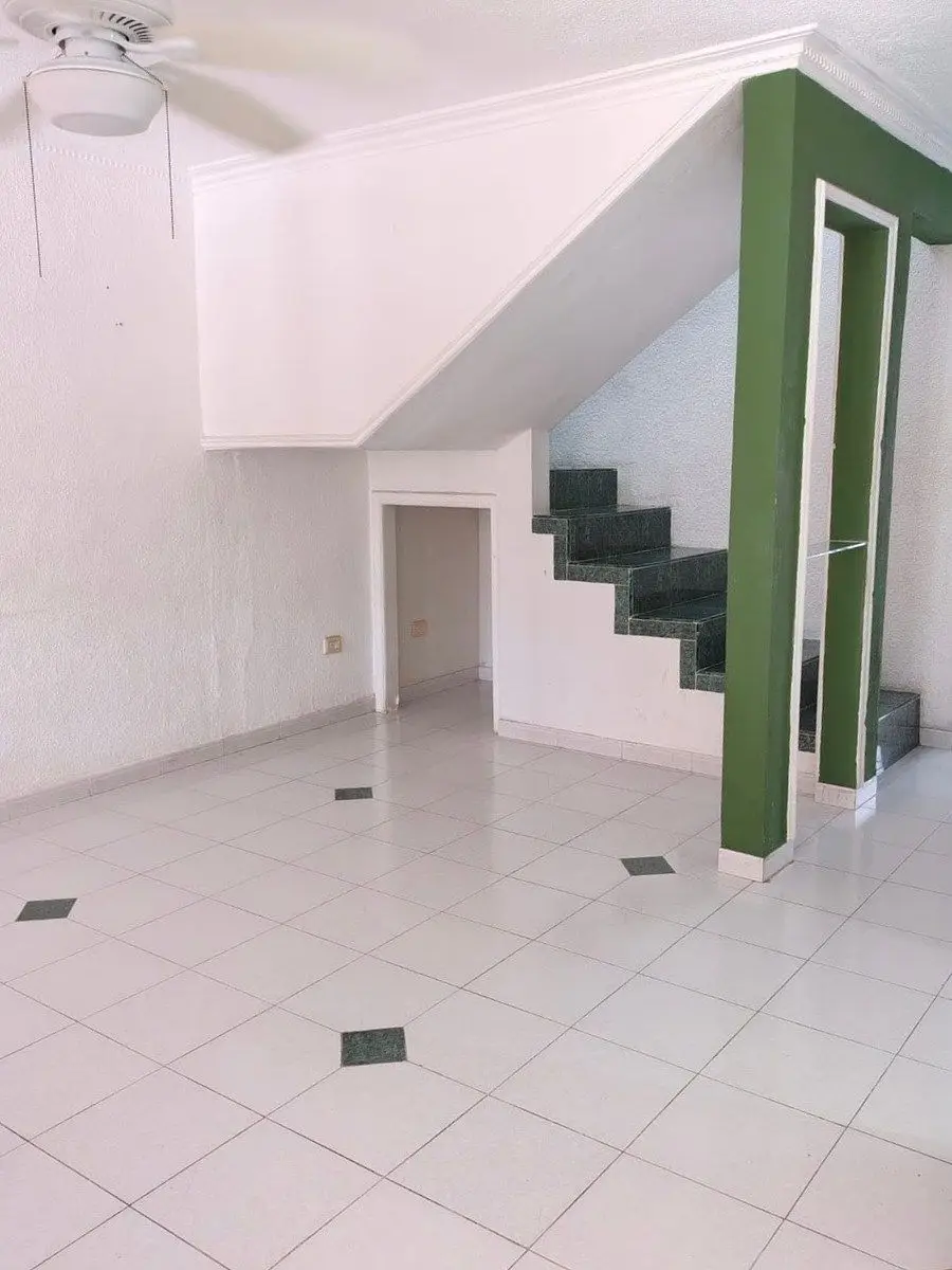 Casa en Venta con 4 Recámaras Ubicada en Fco de Montejo — foto 2