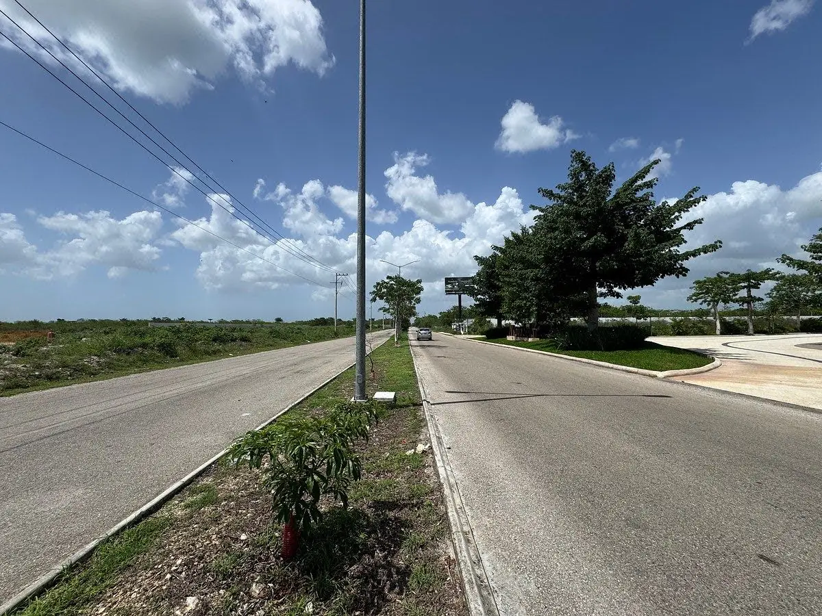 En Venta Terreno en Esquina Sobre Avenida Paseo Norte Detrás de la Isla Mérida