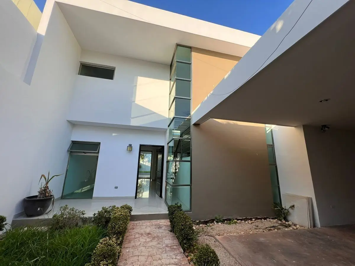 Casa en Reventa de Dos Plantas, Ubicada en el Norte de Merida, en Montebello — foto 2