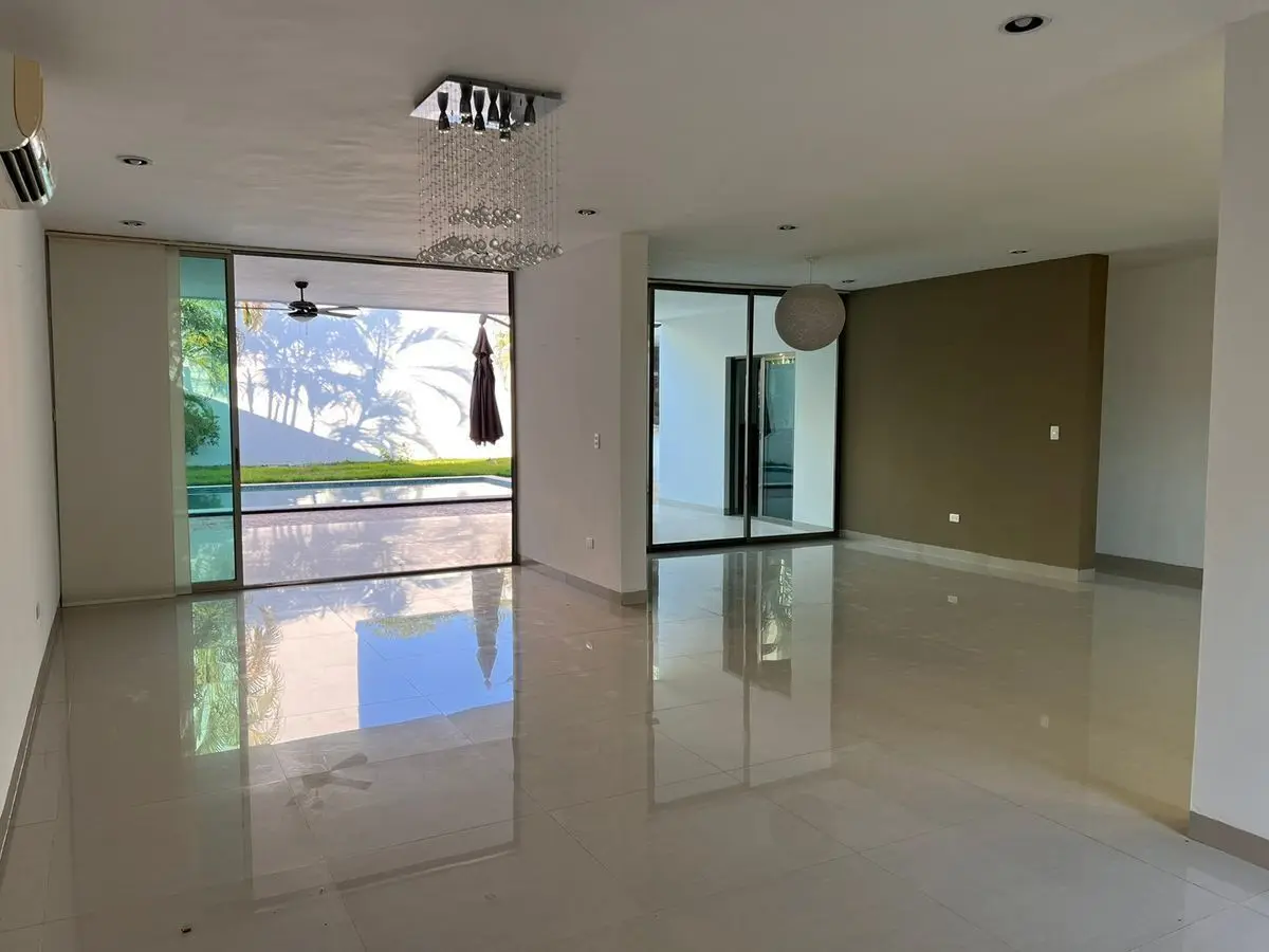 Casa en Reventa de Dos Plantas, Ubicada en el Norte de Merida, en Montebello — foto 3