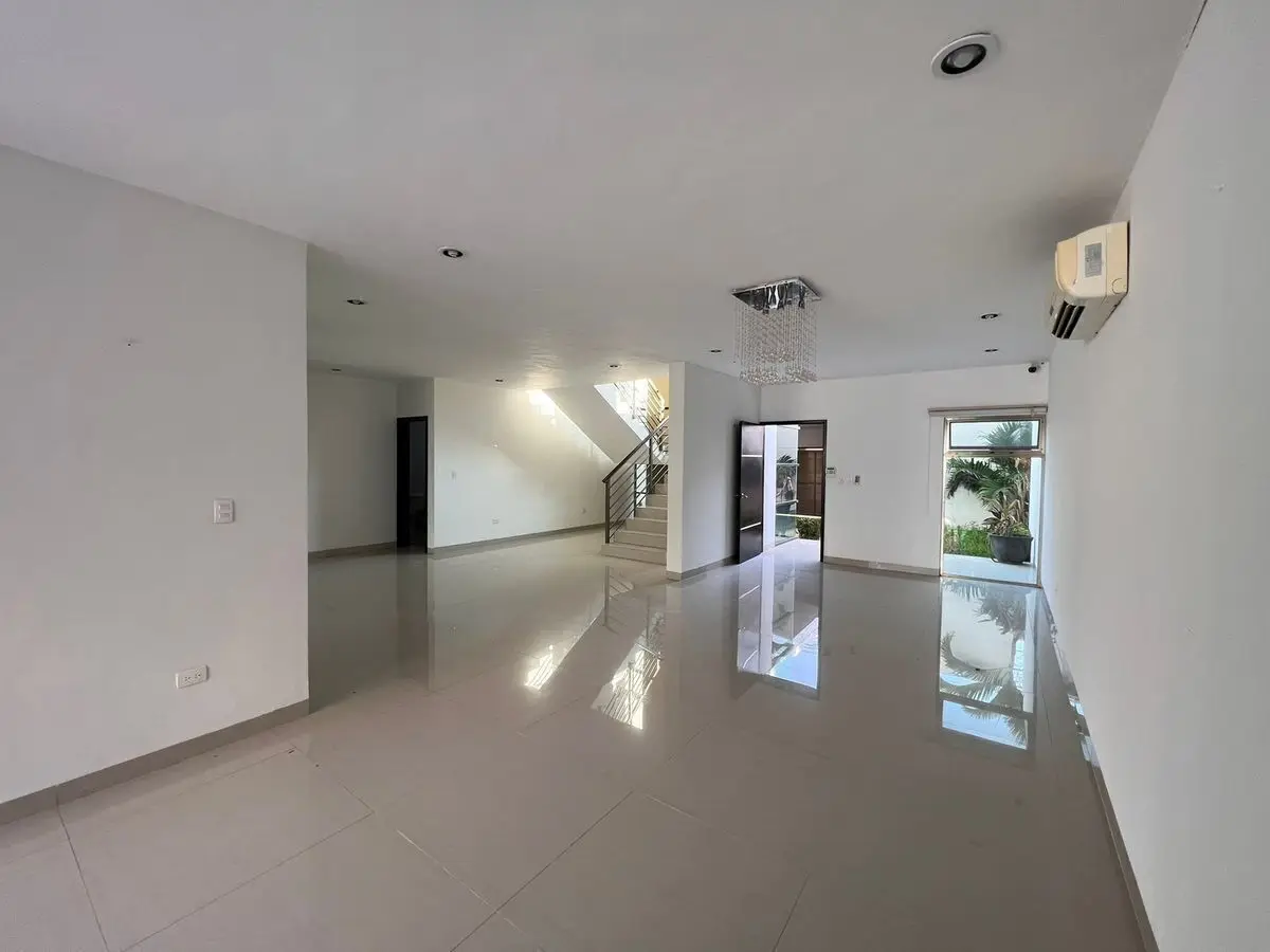 Casa en Reventa de Dos Plantas, Ubicada en el Norte de Merida, en Montebello — foto 5