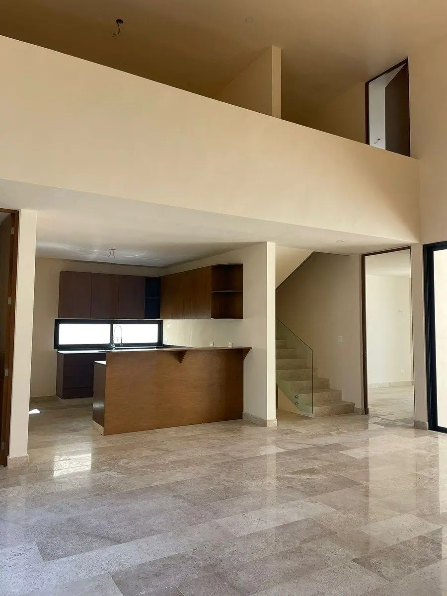 Casa Residencial de Dos Plantas Ubicada en Privada en el Norte de Merida — foto 3