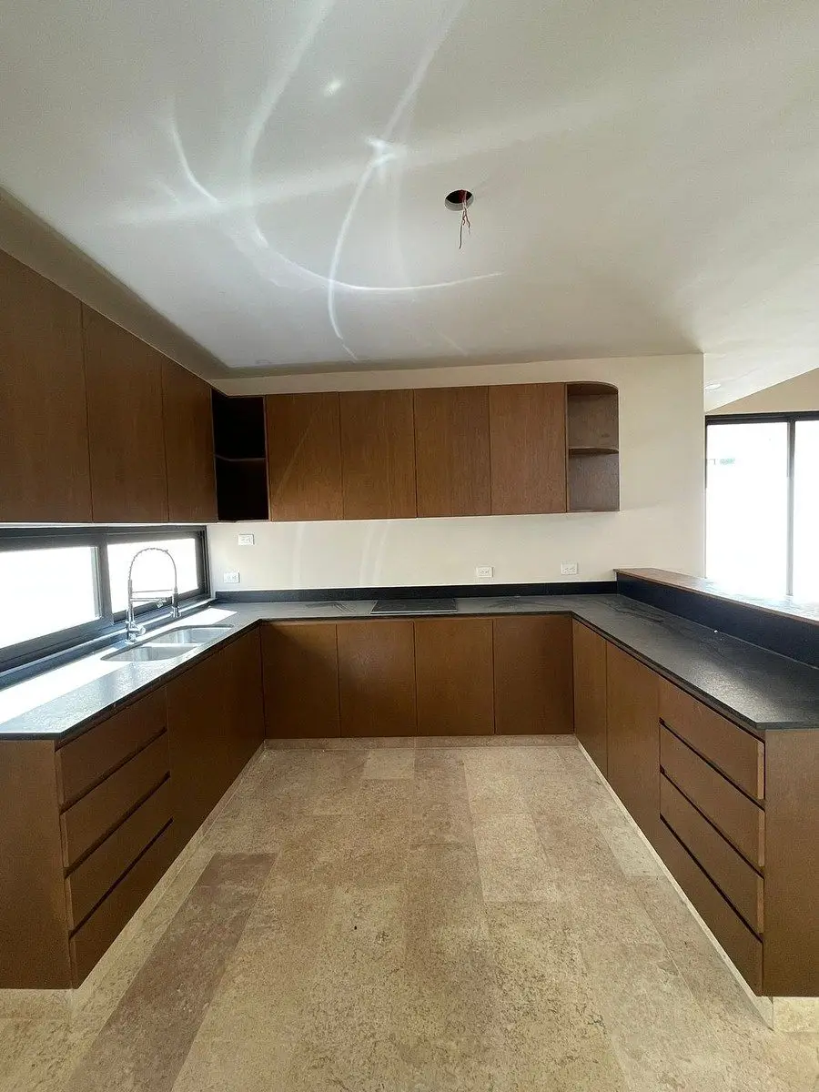 Casa Residencial de Dos Plantas Ubicada en Privada en el Norte de Merida — foto 4