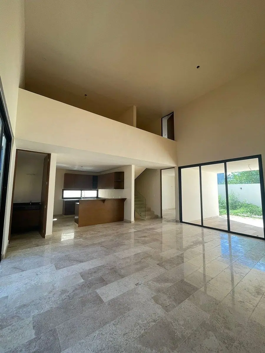 Casa Residencial de Dos Plantas Ubicada en Privada en el Norte de Merida — foto 6