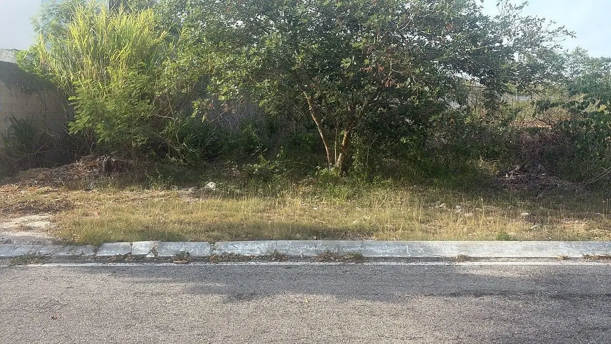 Venta de Oportunidad de Terreno Grande en Privada en Temozon — foto 3