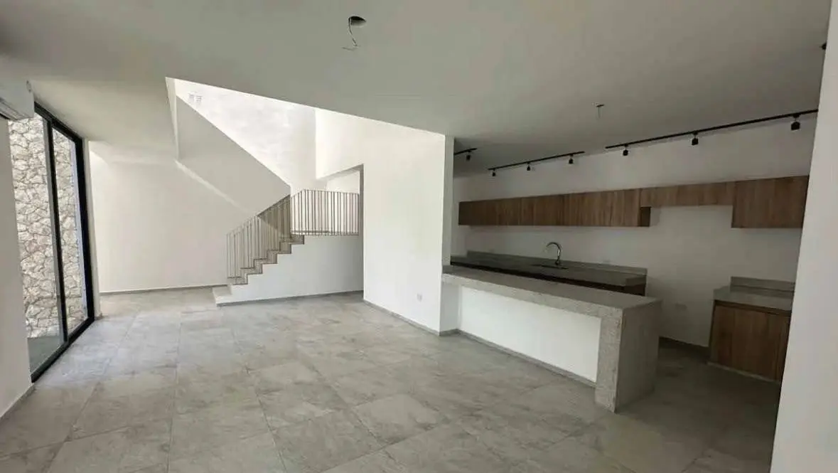 Casa de Dos Plantas en Privada con Amenidades Ubicada en Cholul — foto 3