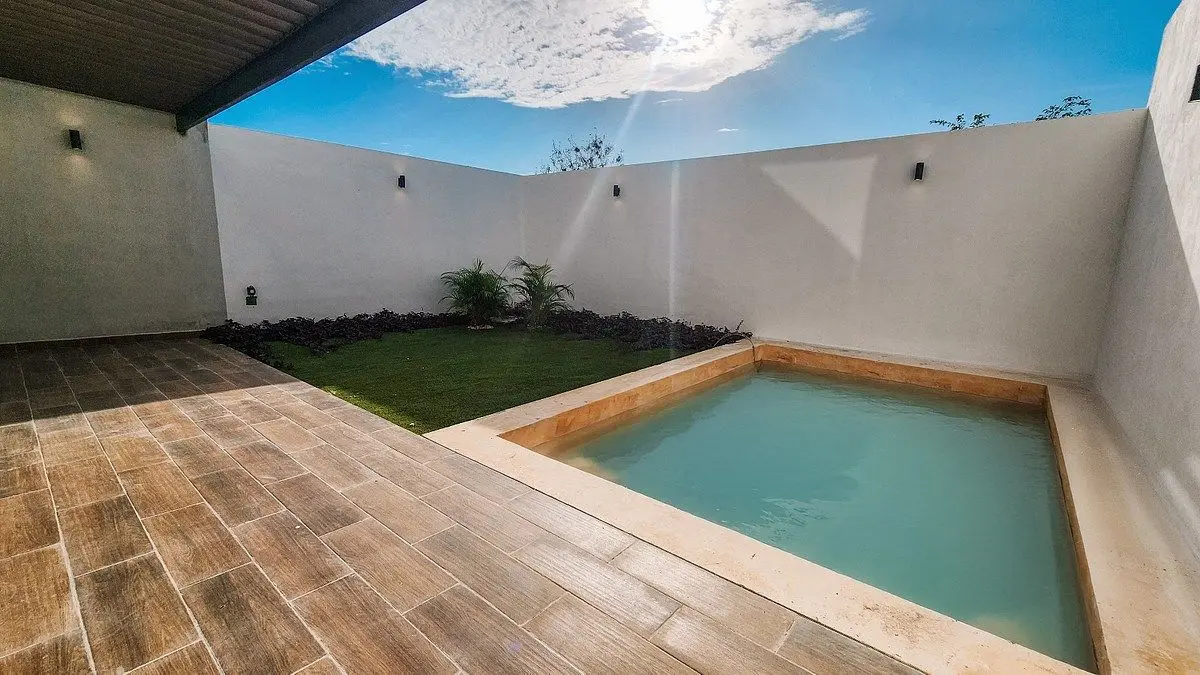 Casa de Dos Plantas en Privada con Amenidades Ubicada en Conkal — foto 2