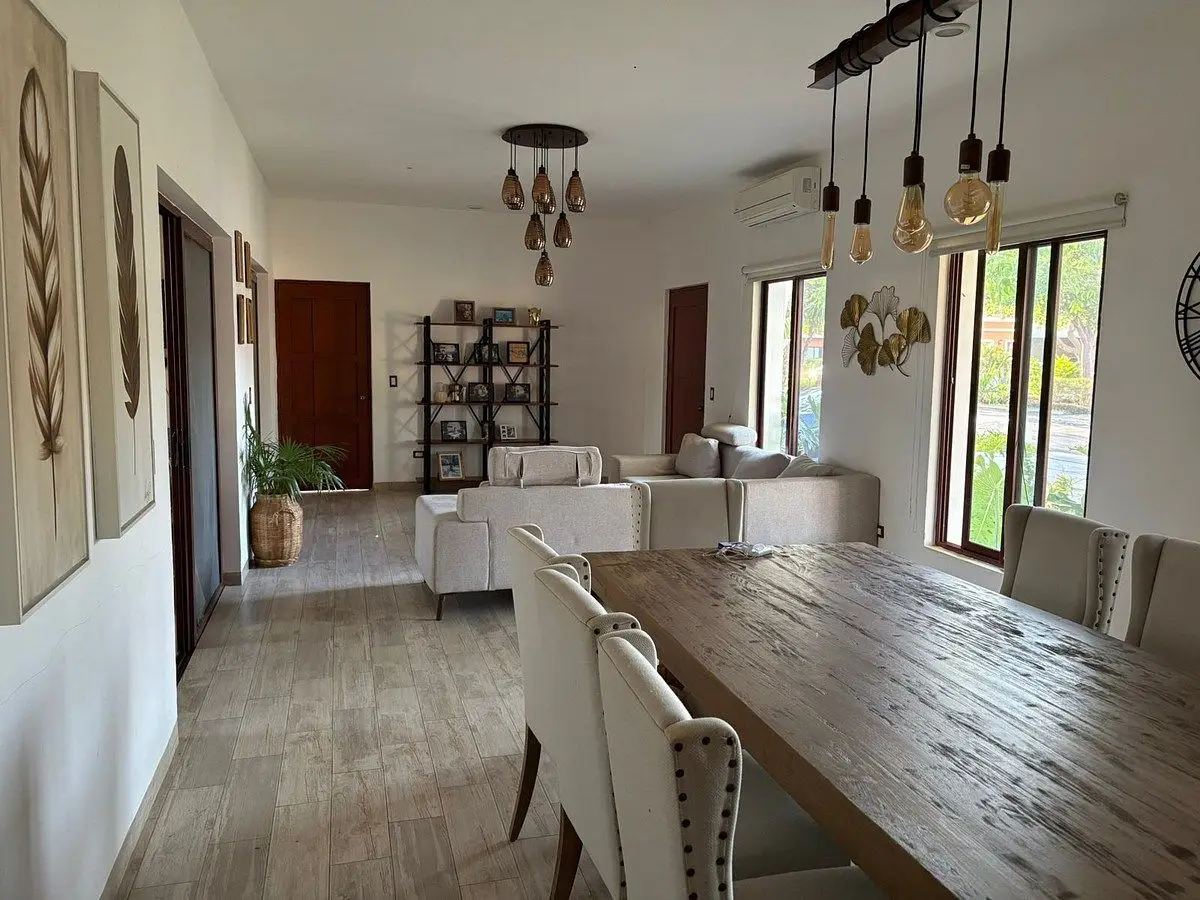 Casa de Dos Plantas Ubicada en Privada con Amenidades en el Norte de Merida — foto 3