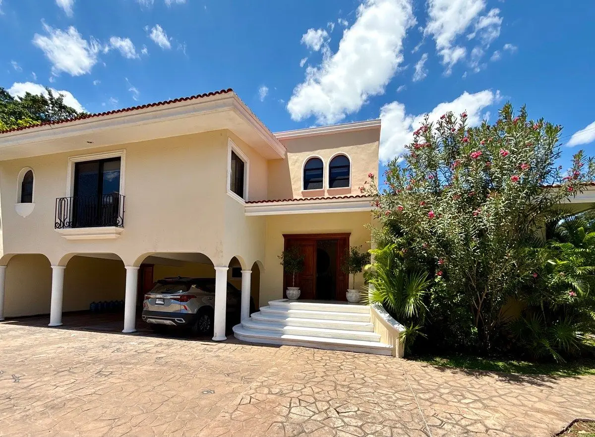 Casa de Dos Plantas con Espacios Amplios Ubicado en el Norte de Merida — foto 2