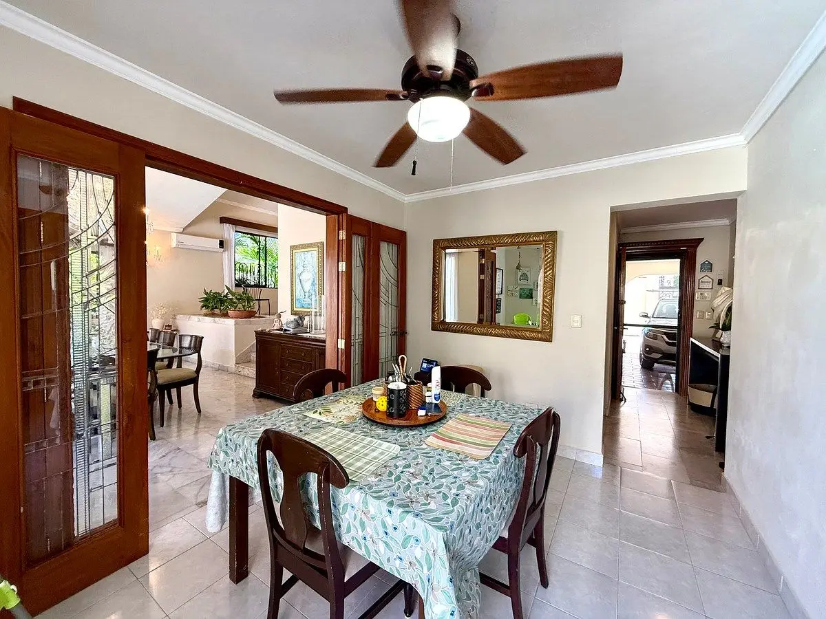 Casa de Dos Plantas con Espacios Amplios Ubicado en el Norte de Merida — foto 6