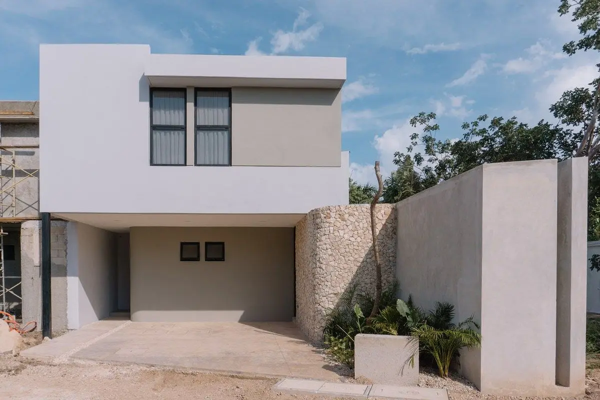 Casa de Dos Plantas en Privada con Amenidades en el Norte de Merida
