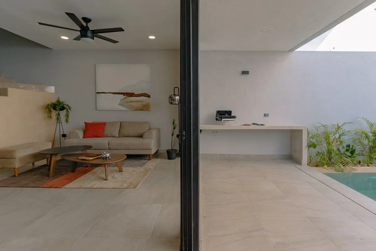 Casa de Dos Plantas en Privada con Amenidades en el Norte de Merida — foto 3