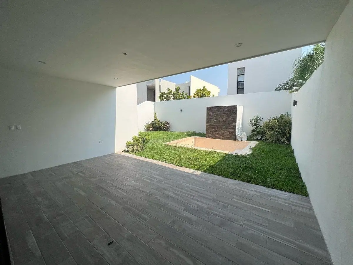Casa de Dos Plantas Ubicada en Privada con Amenidades en el Norte de Merida — foto 2