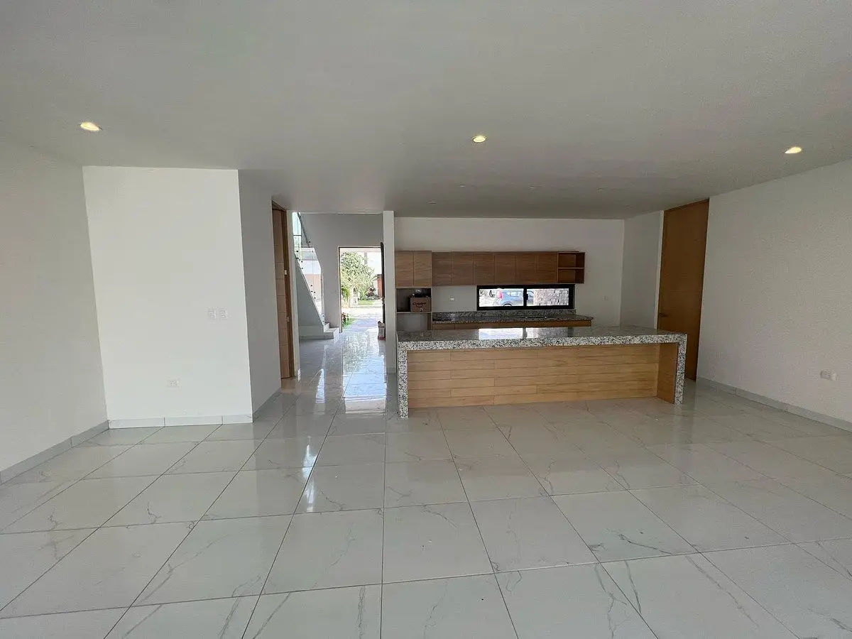 Casa de Dos Plantas Ubicada en Privada con Amenidades en el Norte de Merida — foto 4