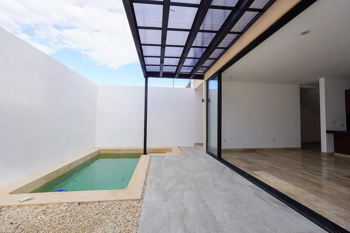 Casa de Dos Plantas Ubicada en Privada con Amenidades en el Norte de Merida — foto 3