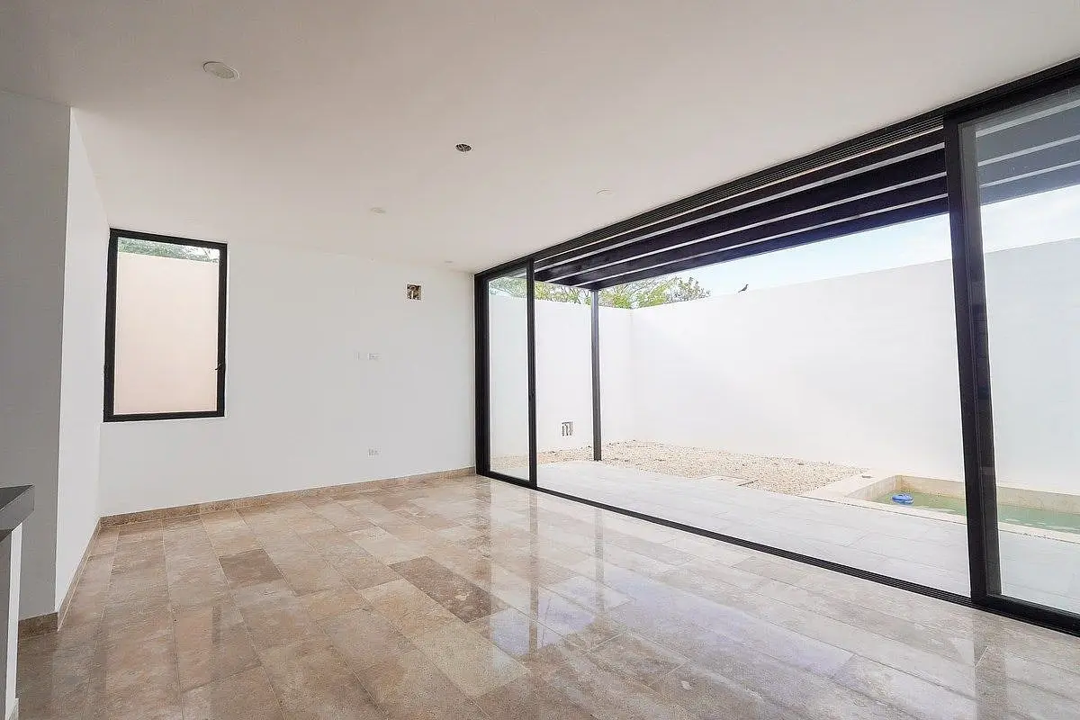 Casa de Dos Plantas Ubicada en Privada con Amenidades en el Norte de Merida — foto 4