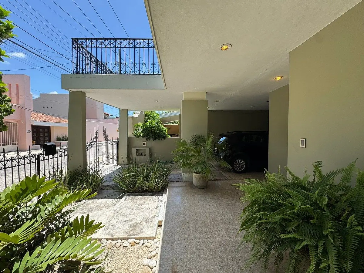 Casa de Dos Plantas en el Norte de Merida en Villas del Sol