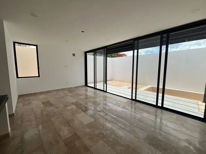 Casa de Dos Planta Ubicada en Privada con Amenidades en el Norte de Merida — foto 3