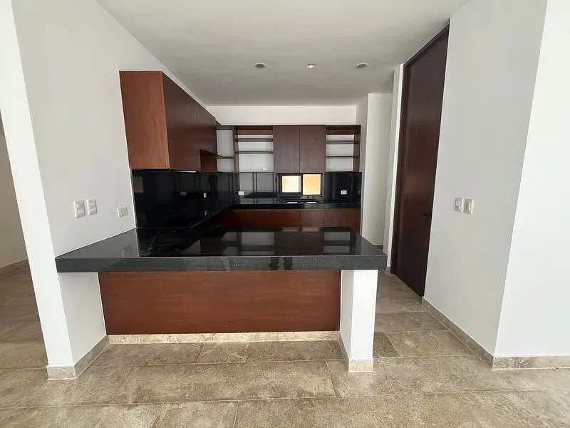 Casa de Dos Planta Ubicada en Privada con Amenidades en el Norte de Merida — foto 5