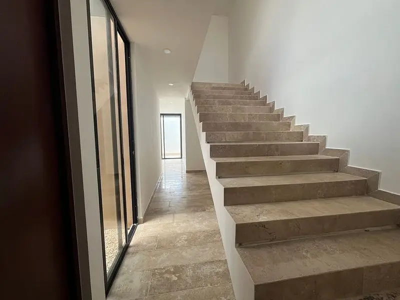 Casa de Dos Planta Ubicada en Privada con Amenidades en el Norte de Merida — foto 6