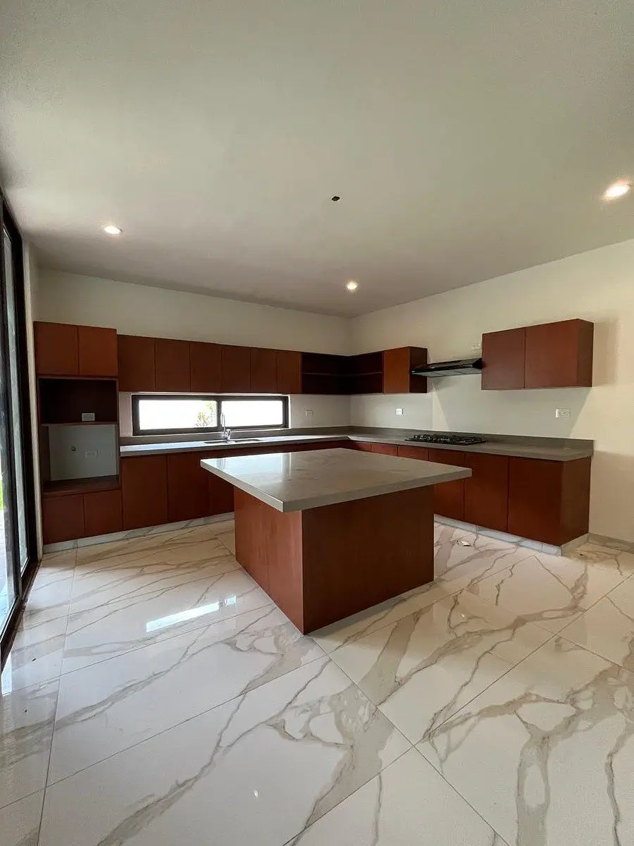 Casa Ubicada en Privada con Amenidades en el Norte de Merida — foto 6